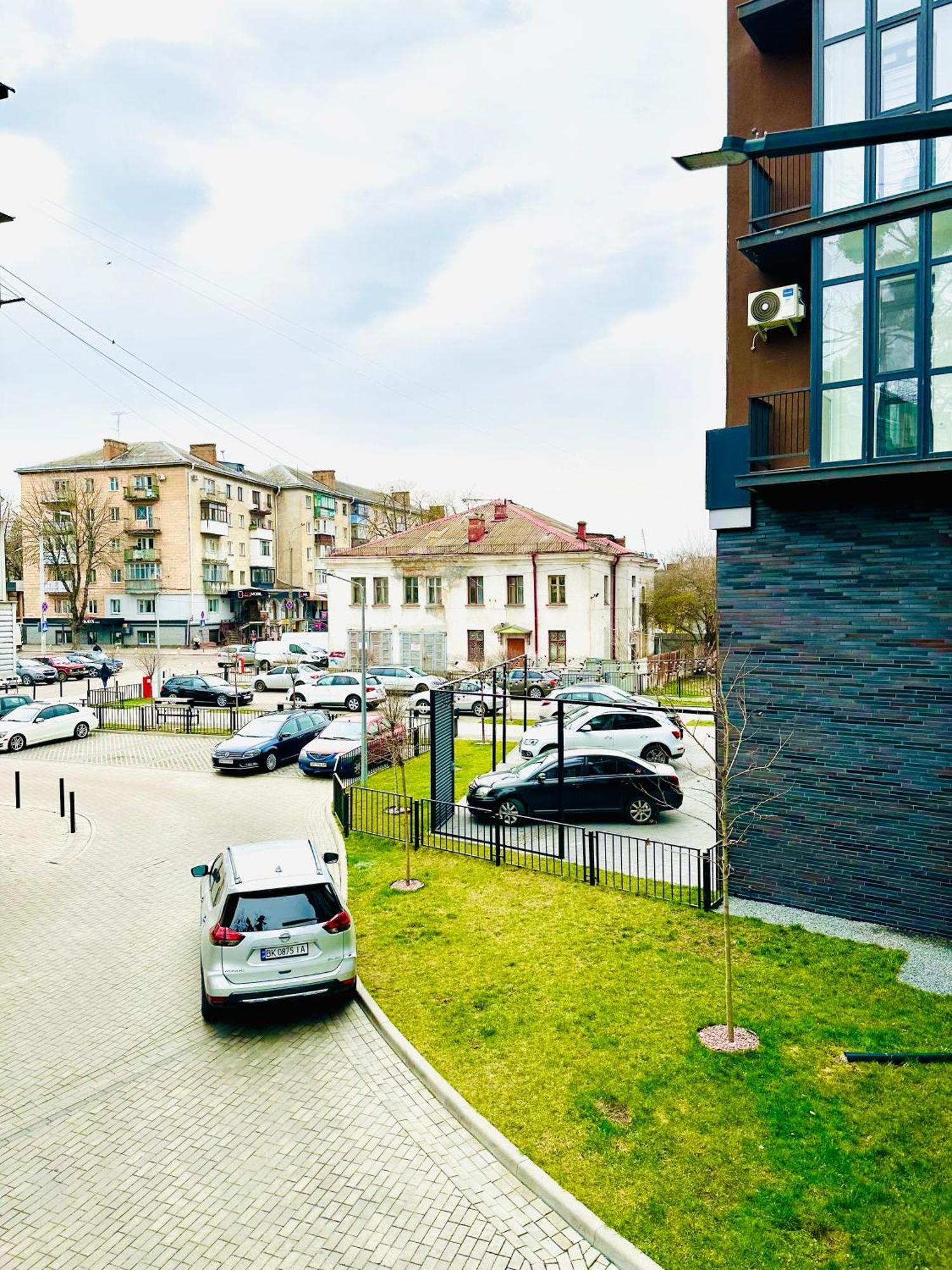 Comfortable Apartments With A Coffee Machine In The City Centre, Zlata Plaza Rivne Extérieur photo